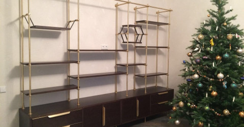 сталлаж латунный с дер полками в частный дом